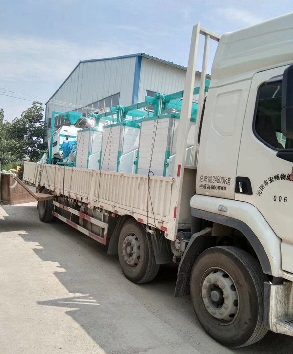 石磨面粉加工成套設(shè)備(圖2) 石磨面粉加工成套設(shè)備(圖2)