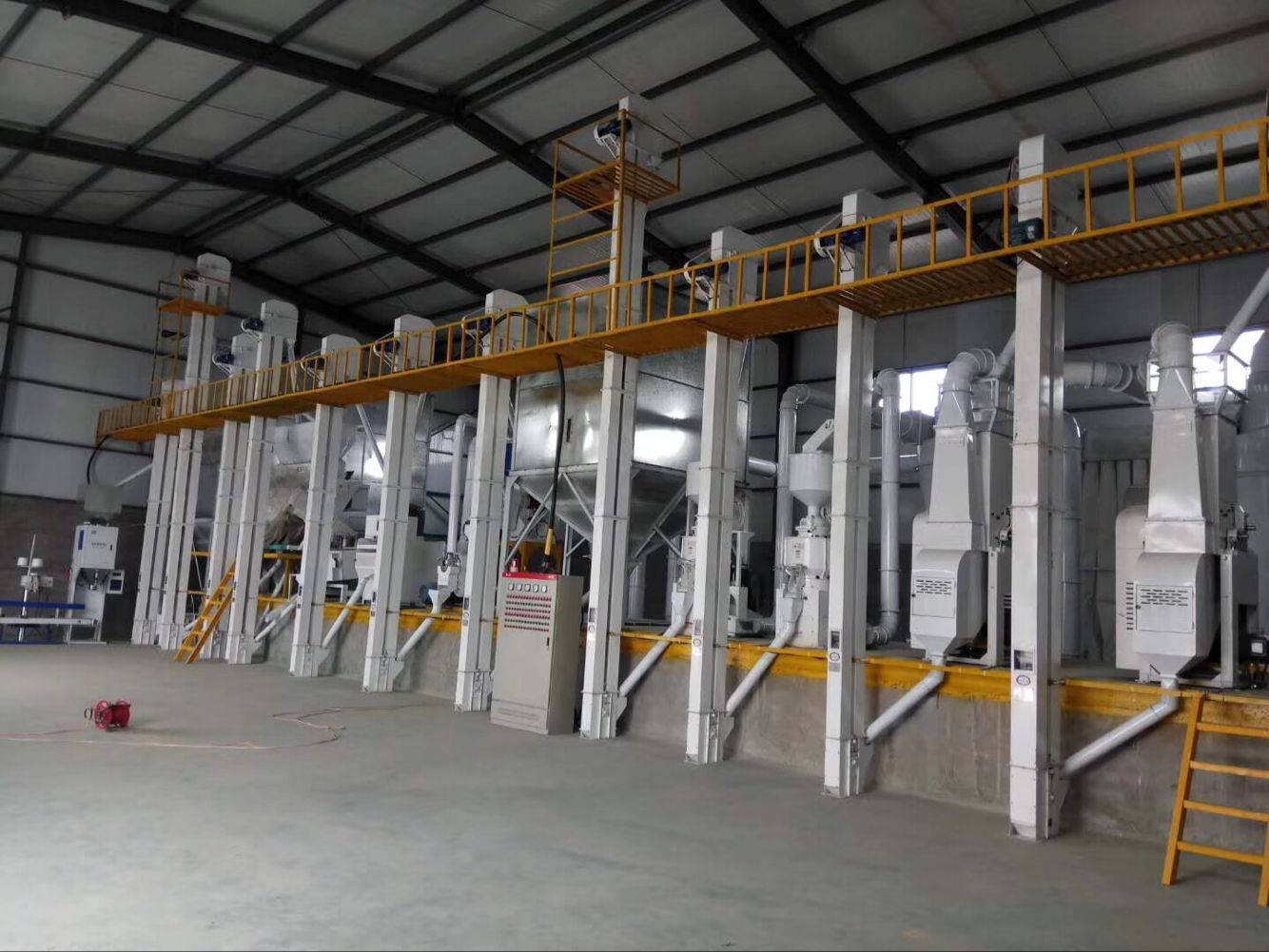 玉米深加工設(shè)備在制糖行業(yè)有何應(yīng)用?(圖1) 玉米深加工設(shè)備